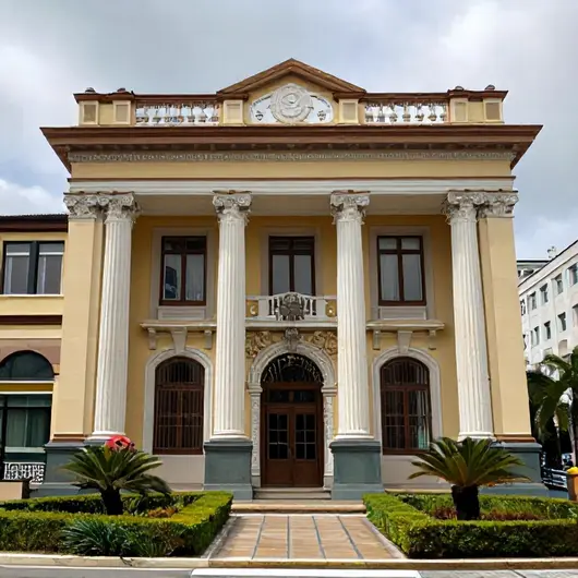 Descubra o Teatro Tiradentes