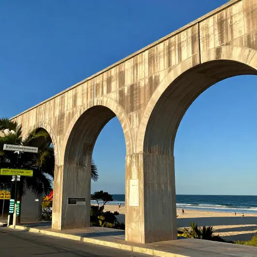 Descubra os Arcos da Orla de Atalaia em Aracaju