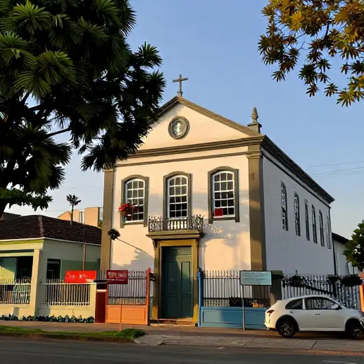 PARÓQUIA SANTA LUZIA: Um Espaço de Fé e Comunidade PARÓQUIA SANTA LUZIA: Um Espaço de Fé e Comunidade